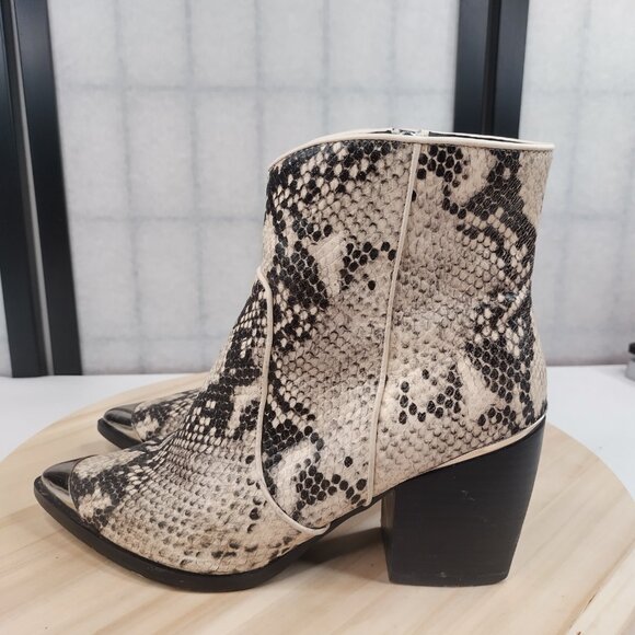 Steve Madden Pointed Cap Toe Python White Black Leather Ankle Boots Women US 7.5 - Picture 5 of 15